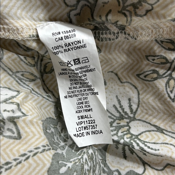 Elan Cream and Gray Floral Blouse - Picture 5 of 5